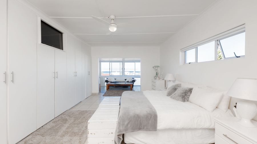 6 Bedroom Property for Sale in Struisbaai Western Cape